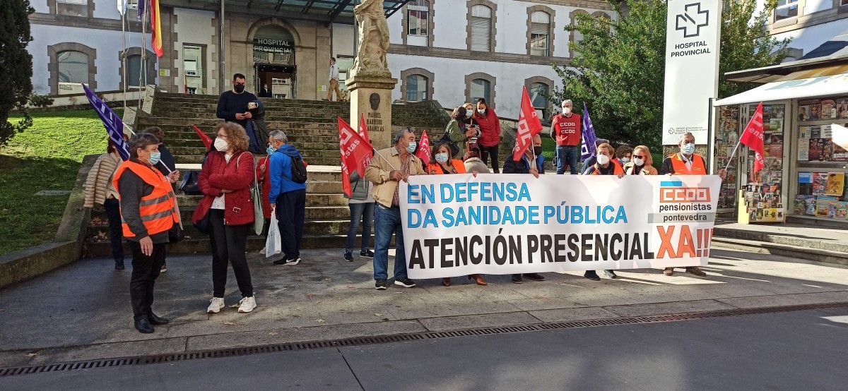 Protesta de xubilados e pensionistas de CC.OO. reclamando recursos para a sanidade pública