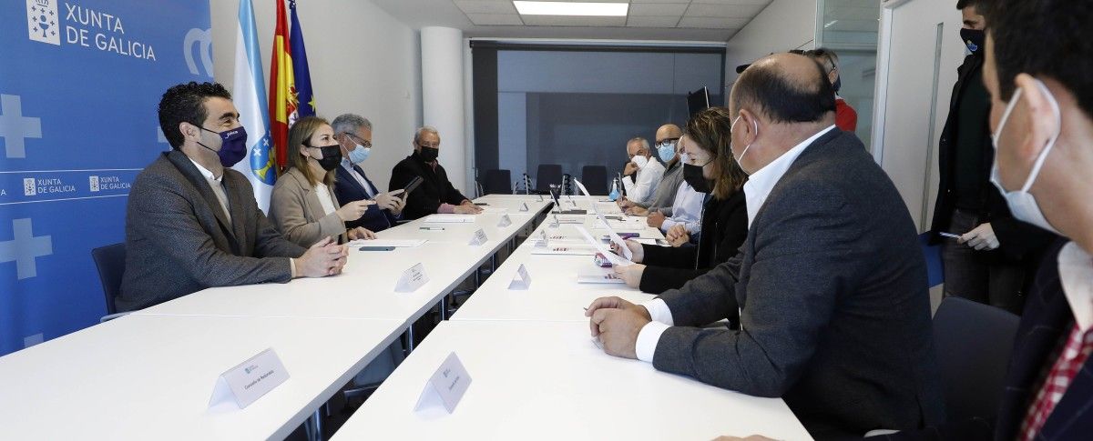 Reunión para falar do tren de proximidade