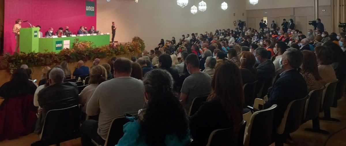 Fernández De la Vega imparte unha lección maxistral sobre "educación e igualdade"