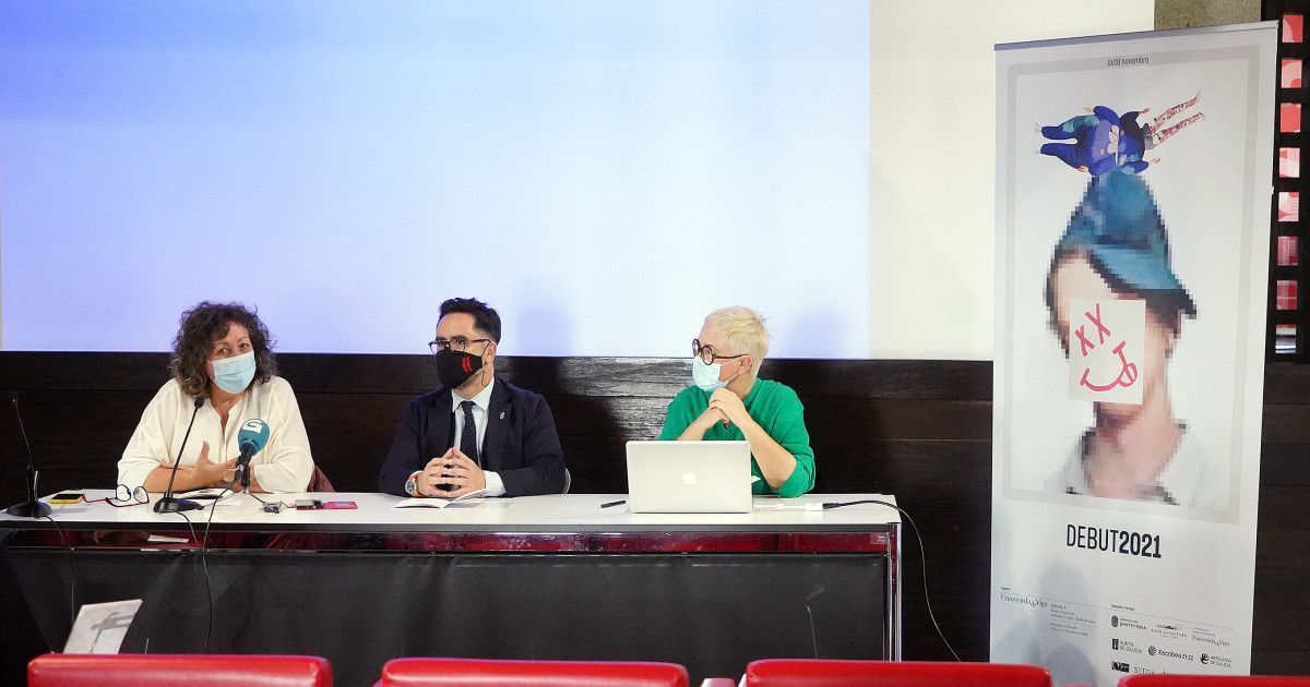 Carmen Fouces, Jorge Soto e Lola Dopico na presentación de Debut 2021