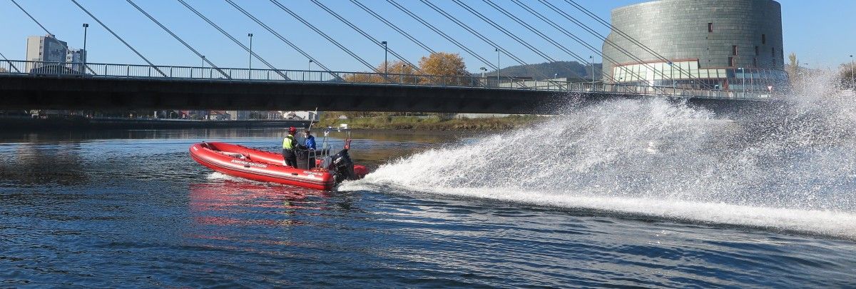 El cuerpo de bomberos de Pontevedra incorpora una nueva zodiac con tecnología pionera en el Estado