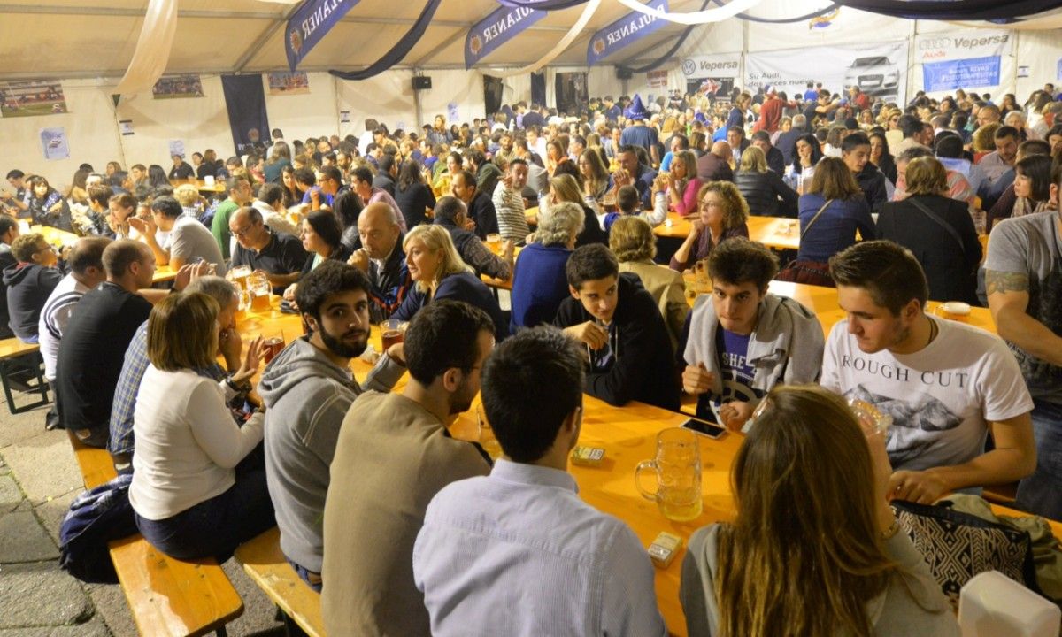 VI Outubrofest en la plaza de O Teucro