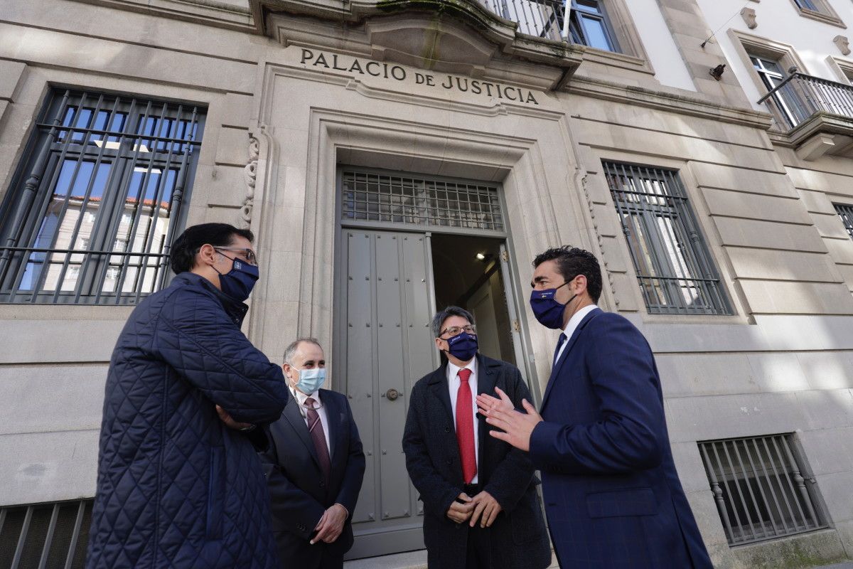 El director xeral de Xustiza, Juan José Martín, visitó la Audiencia Provincial