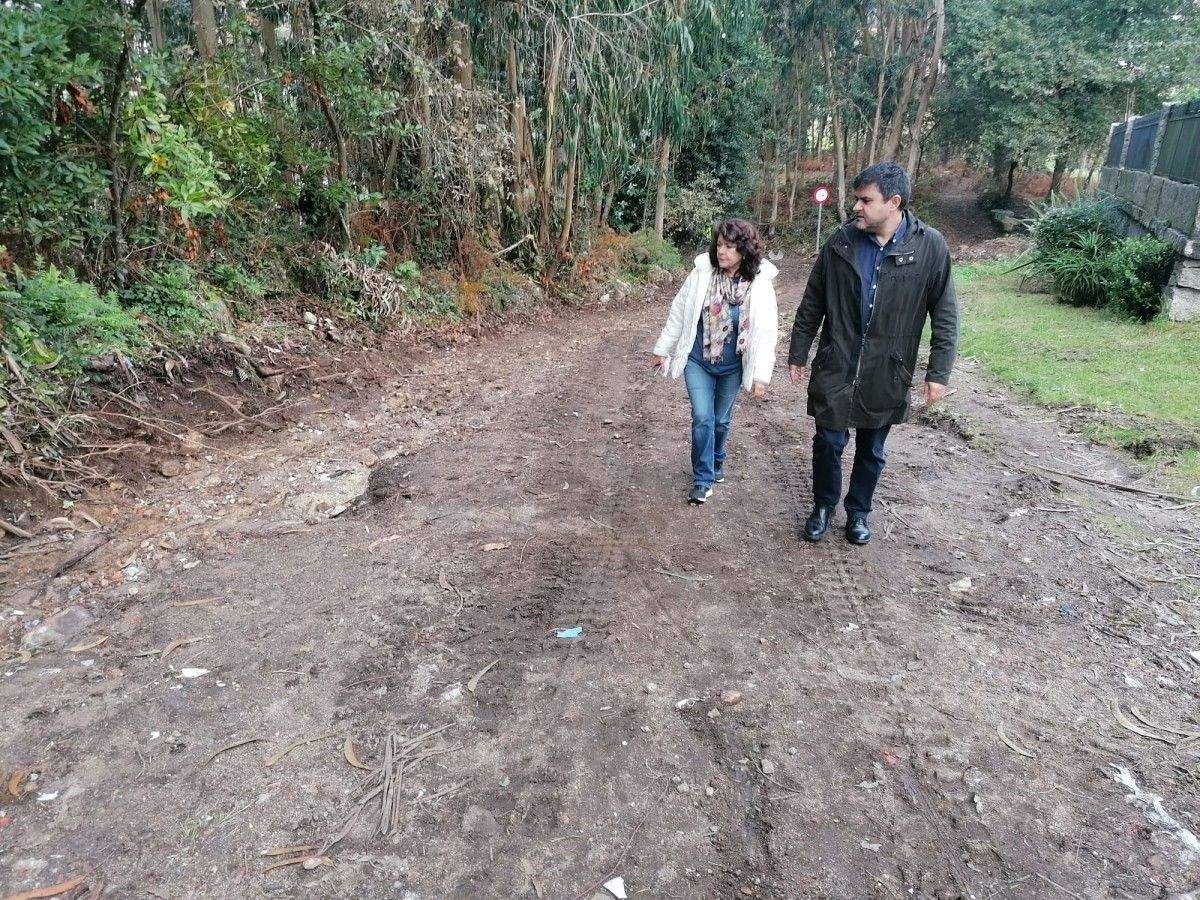 Chelo Besada e Gregorio Agís no camiño da Freixa
