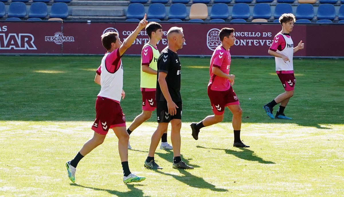 Entrenamiento del Pontevedra en Pasarón