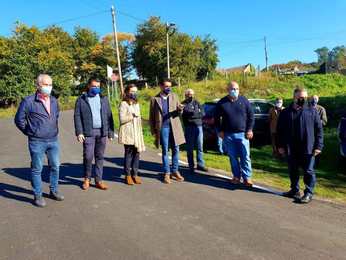 Luis López e María Ramallo visitan a estrada das Pasás en Marín