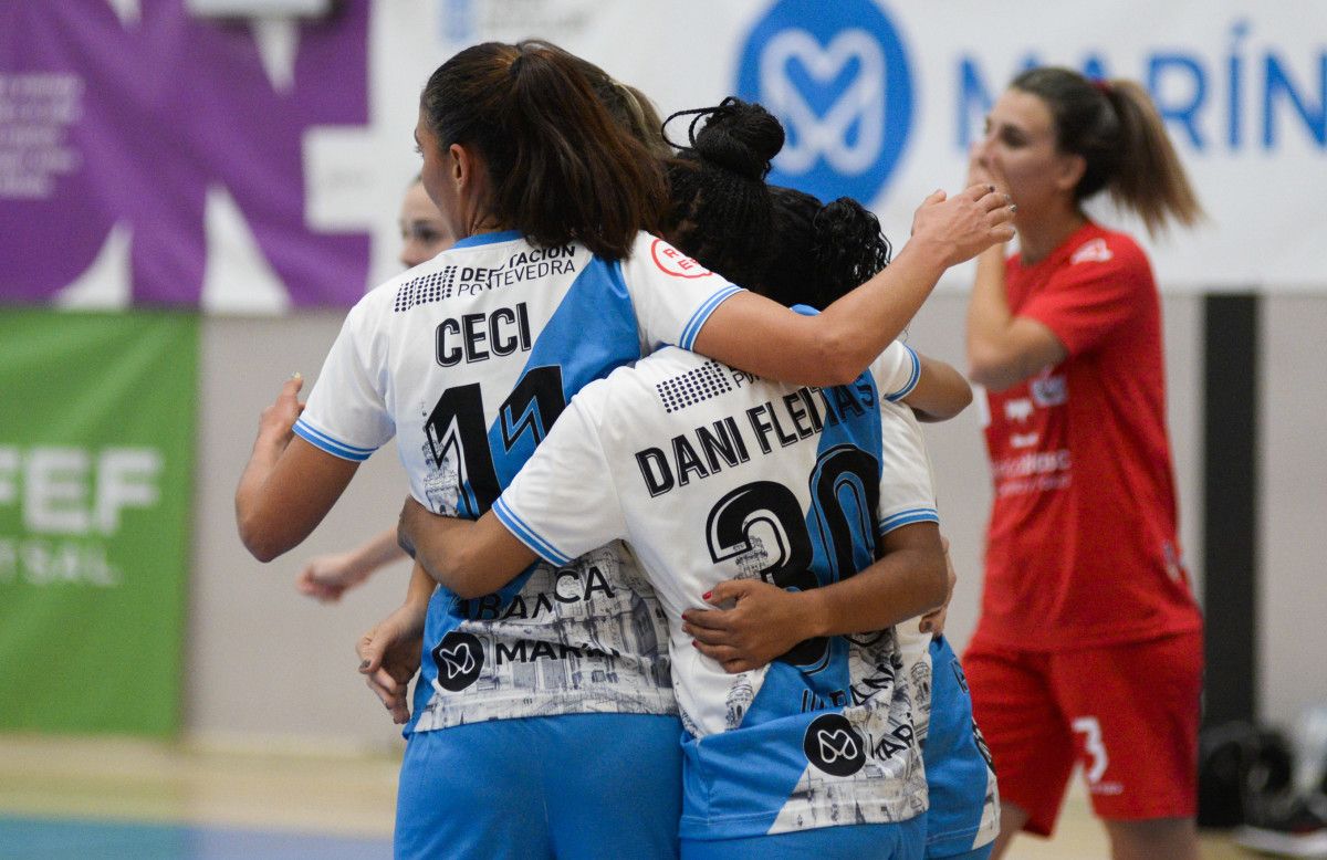 Partido de liga en A Raña entre Marín Futsal e Joventut D'Elx FS
