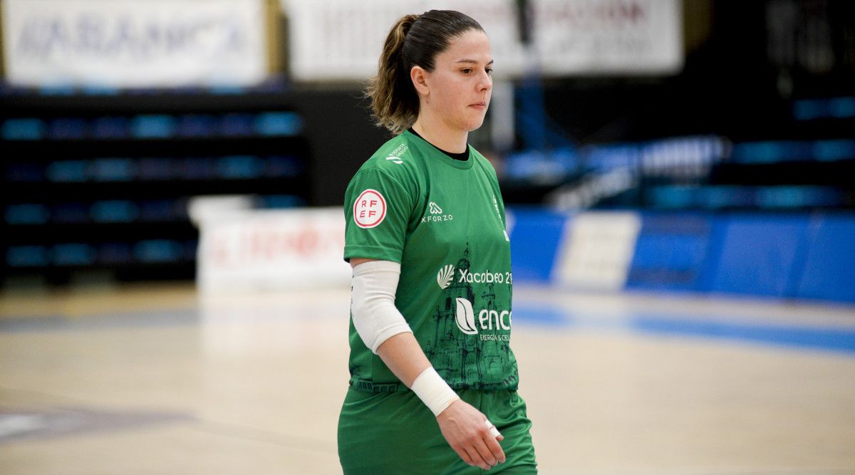 Silvia Aguete, no partido de liga en A Raña entre Marín Futsal e Joventut D'Elx FS