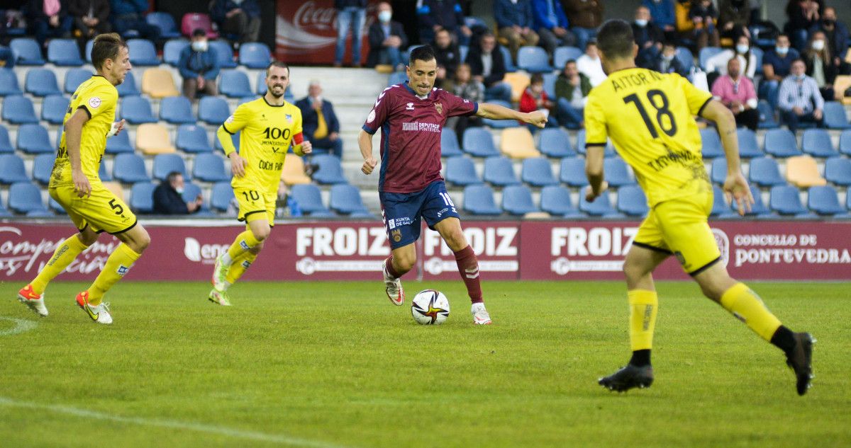 Partido de liga en Pasarón entre Pontevedra y Navalcarnero