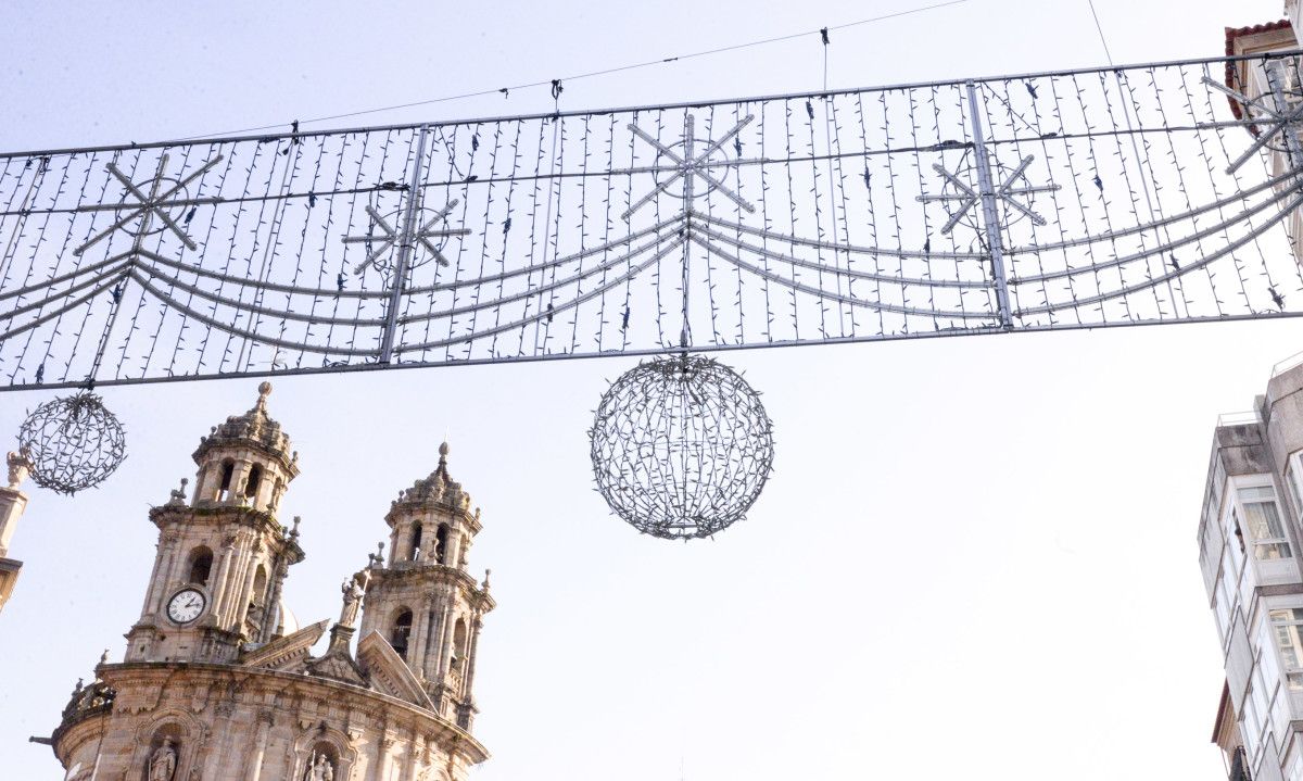 Instalación de las luces de Navidad en Pontevedra Instalación de las luces de Navidad en Pontevedra