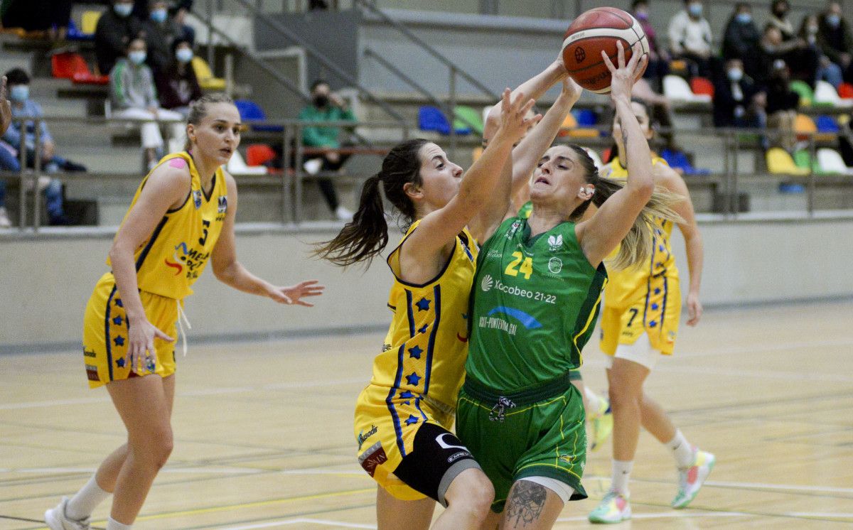 Dunja Buzazdin, no partido de Liga Femenina 2 entre Arxil e Melilla no CGTD