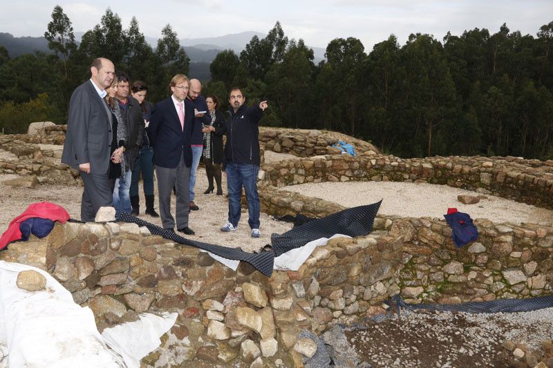 Rafael Louzán e Juan Van Halen visitaron o monte do Castro