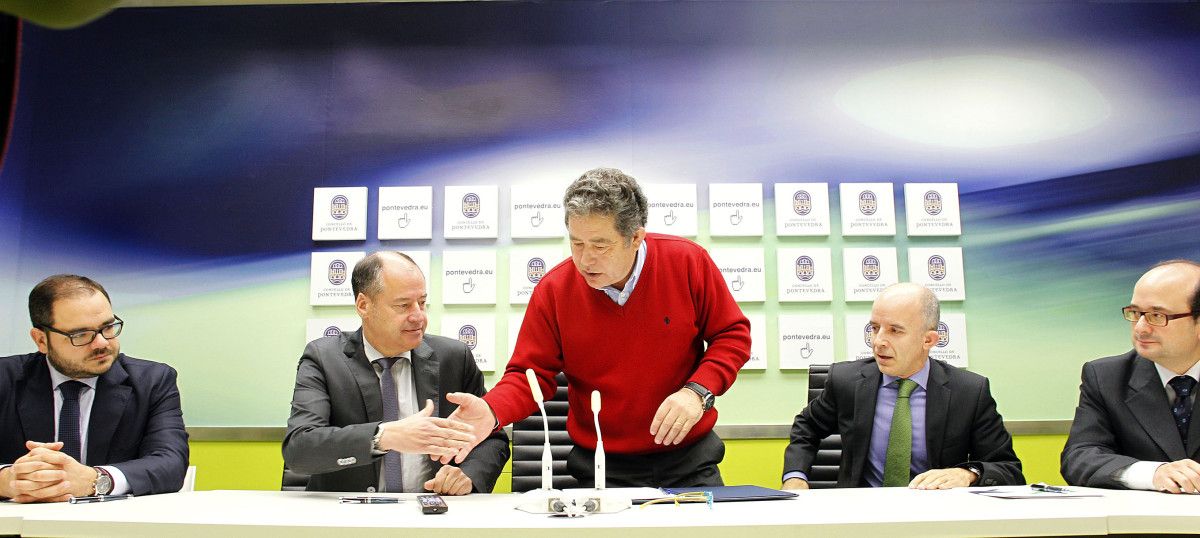 Firma del convenio entre el Concello de Pontevedra, la Universidad de Vigo y FEUGA