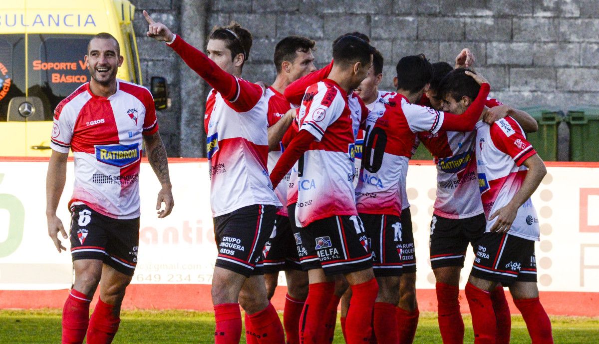 Partido entre Arosa y Salamanca CF UDS en A Lomba