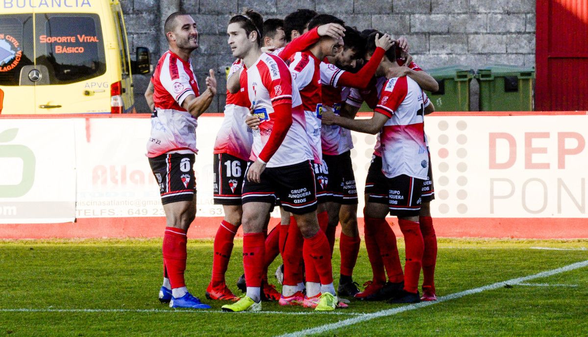 Partido entre Arosa y Salamanca CF UDS en A Lomba