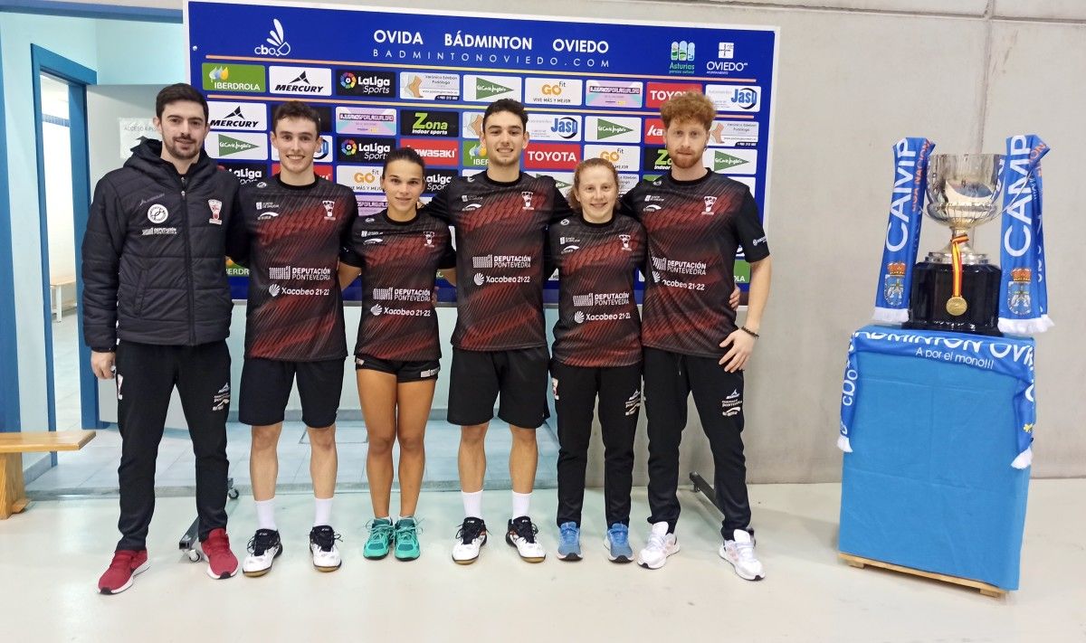 Equipo do Bádminton Ravachol na xornada de liga en Oviedo