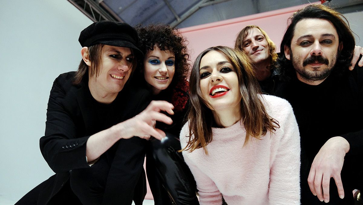 Maika Makovski y su banda
