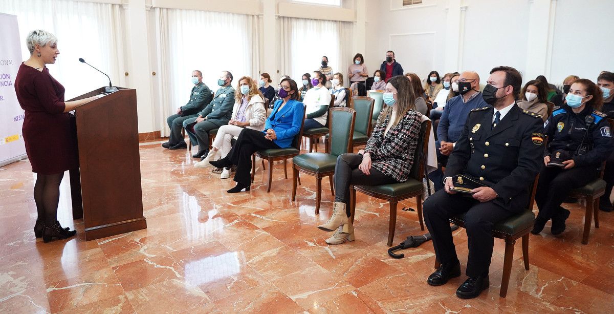 Acto institucional en la Subdelegación del Gobierno por el 25N 2021