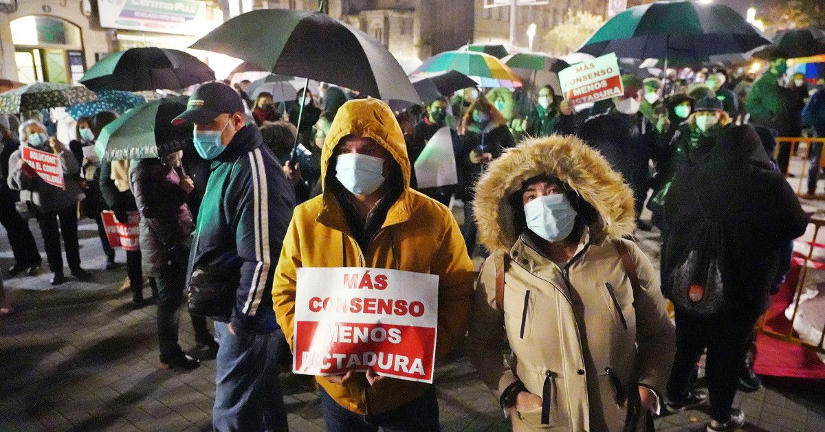 Protesta polo peche ao tráfico da rúa Raíña Vitoria
