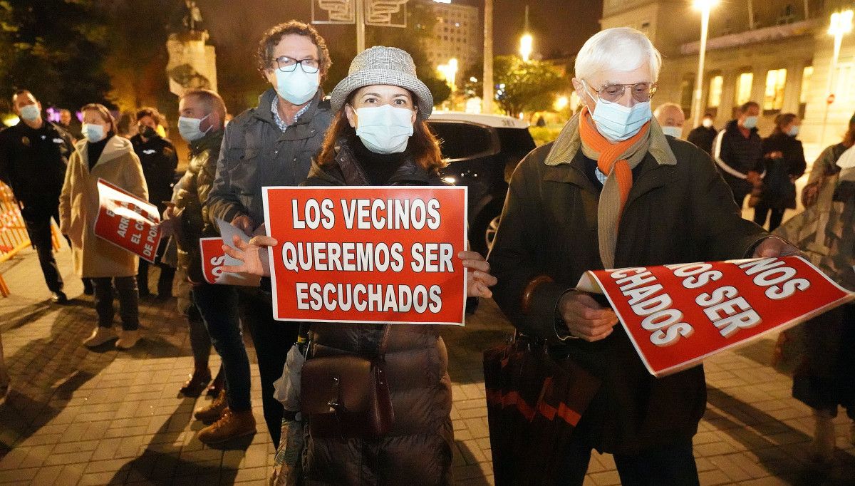 Protesta polo peche ao tráfico da rúa Raíña Vitoria