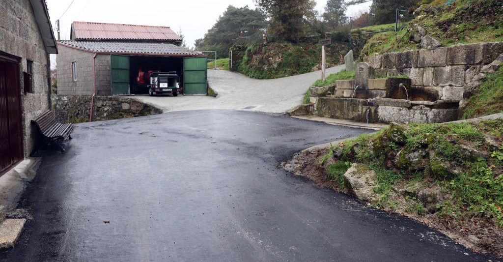 Camiño pavimentado en Cerdedo-Cotobade