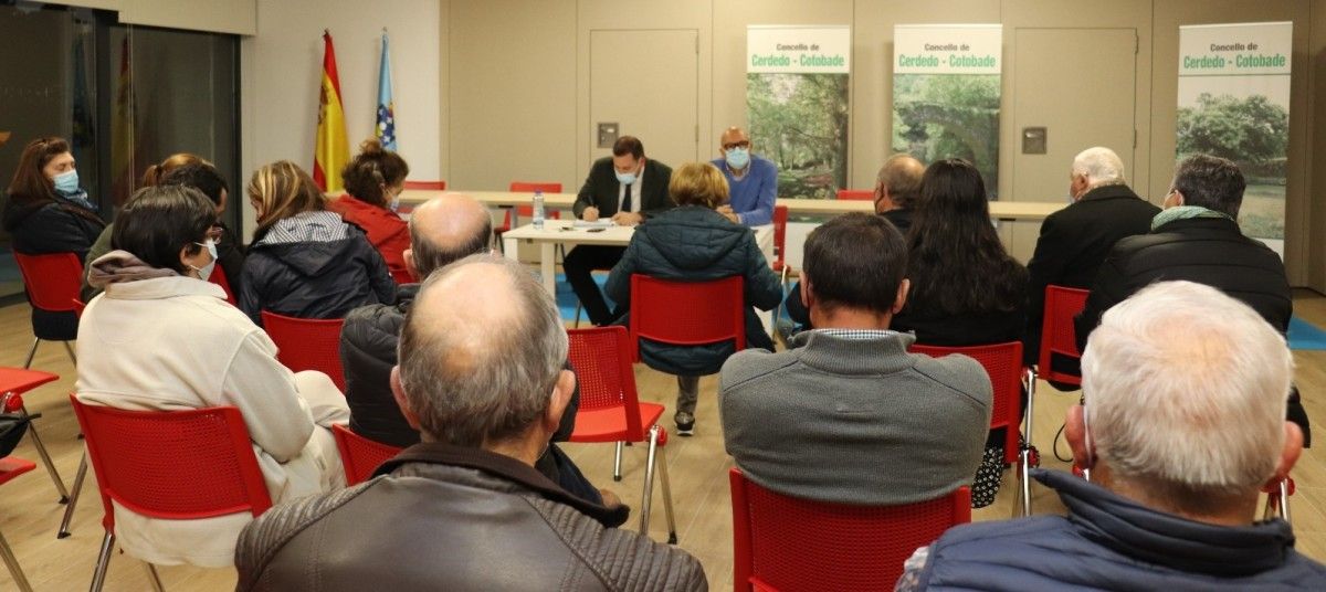Reunión para establecer las normas y las condiciones de uso del nuevo Centro Sociocultural de Tenorio