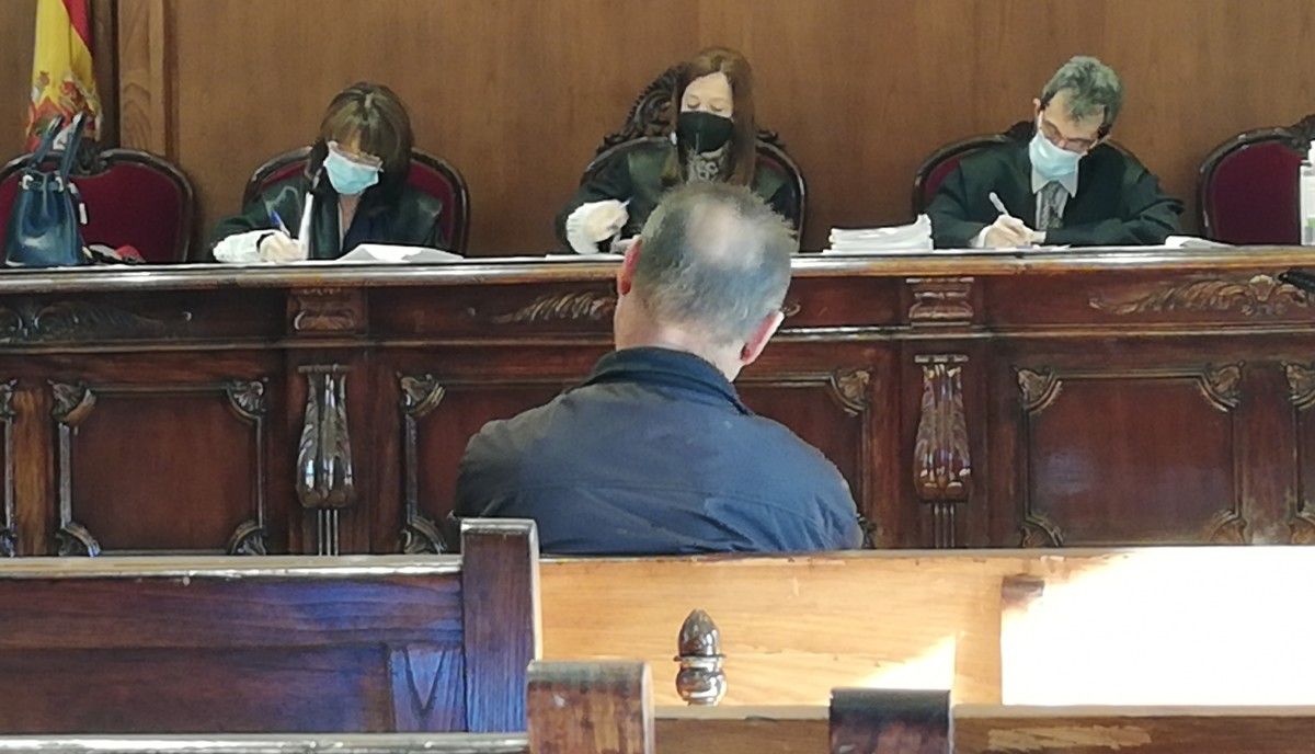 Xuízo por un delito de abusos sexuais continuados