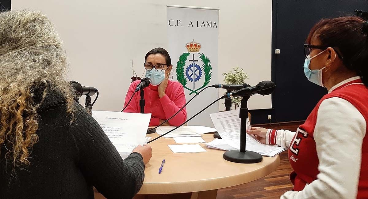 Maica Larriba no laboratorio de radio do cárcere da Lama