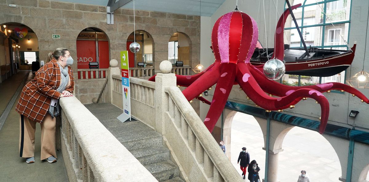 Pulpo de la decoración de Navidad 2021 en el mercado de abastos Pulpo de la decoración de Navidad 2021 en el mercado de abastos