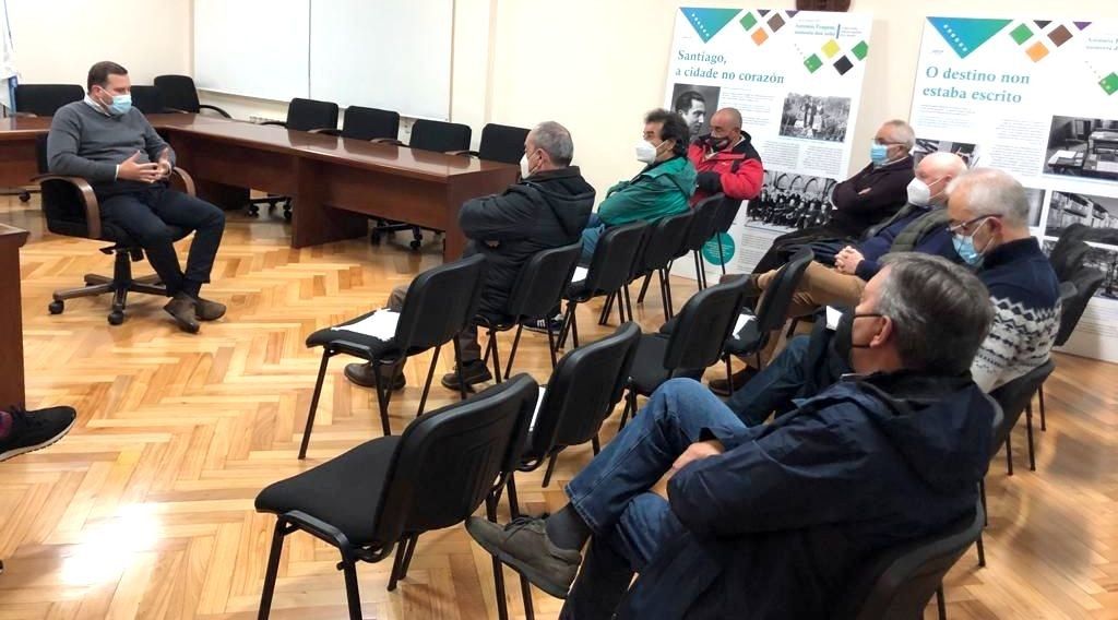 Reunión de Jorge Cubela con representantes das comunidades de montes de Carballedo, Loureiro e Borela