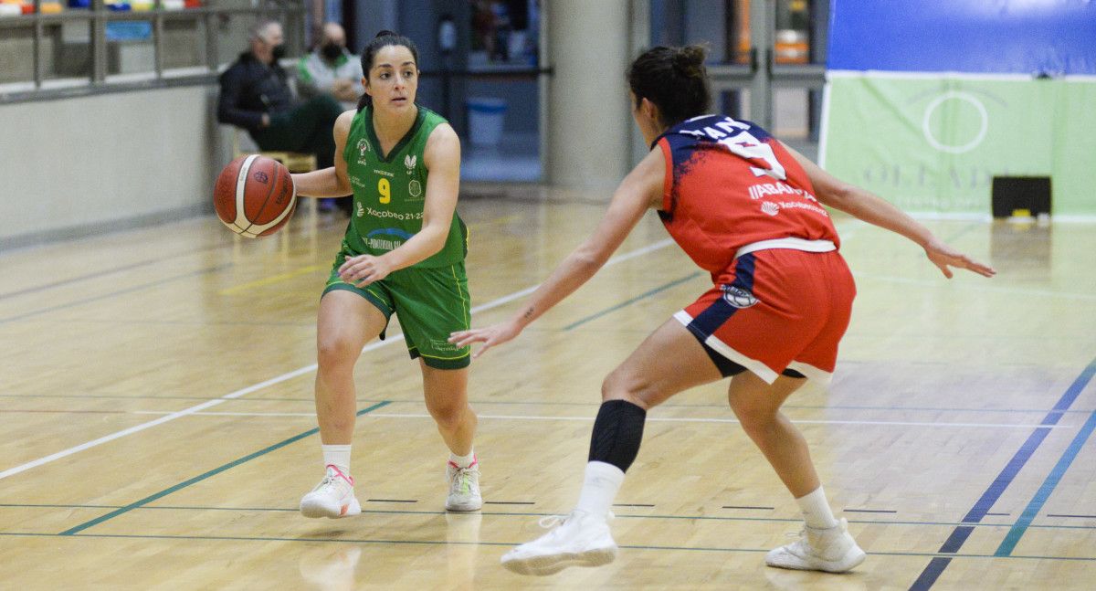 Carla Fernández, no partido de Liga Femenina 2 entre Arxil e Maristas Coruña no CGTD