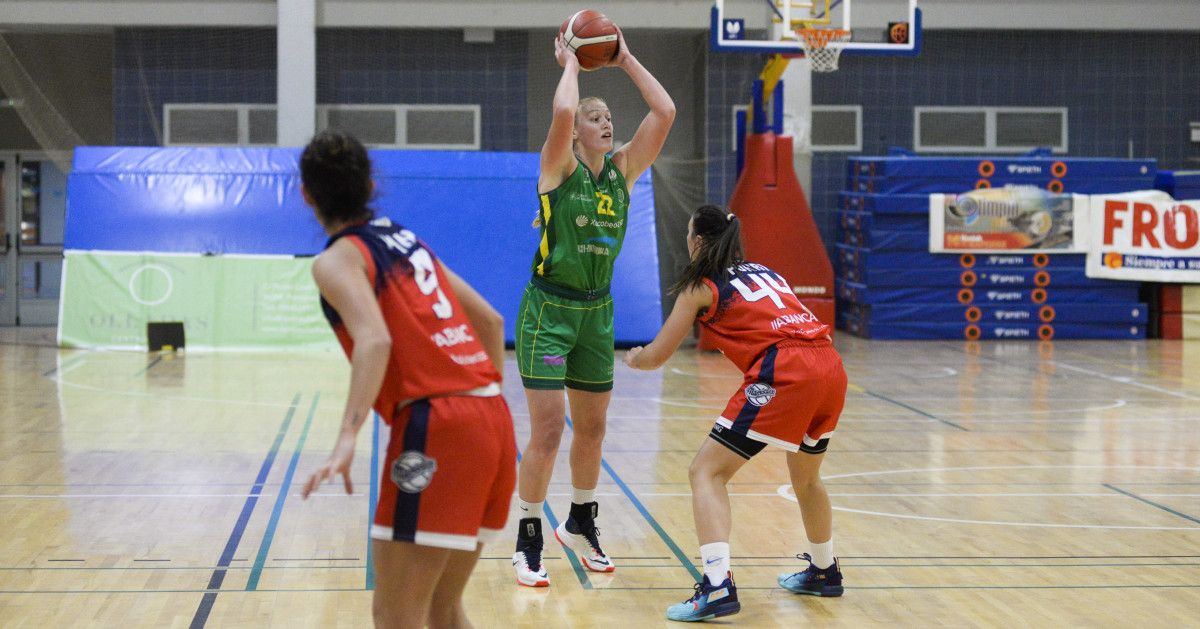 Partido de Liga Femenina 2 entre Arxil e Maristas Coruña no CGTD