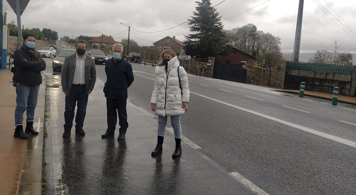 Raquel Rodríguez, Luis Bará, Luciano Sobral y Marga Caldas en la recta de O Laño