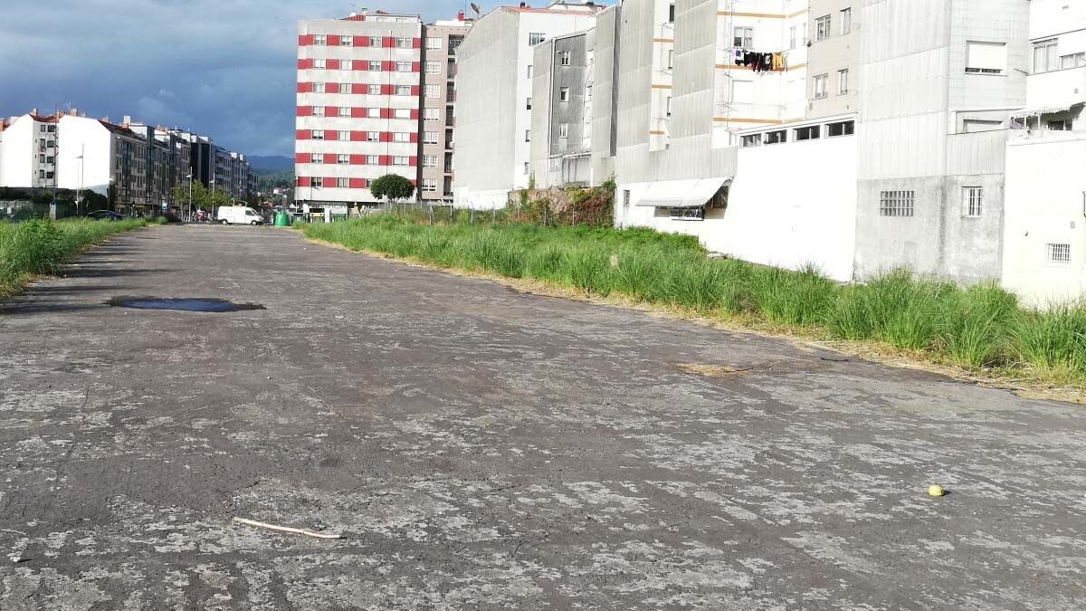 Pasarela del tren en la calle Doce de Novembro