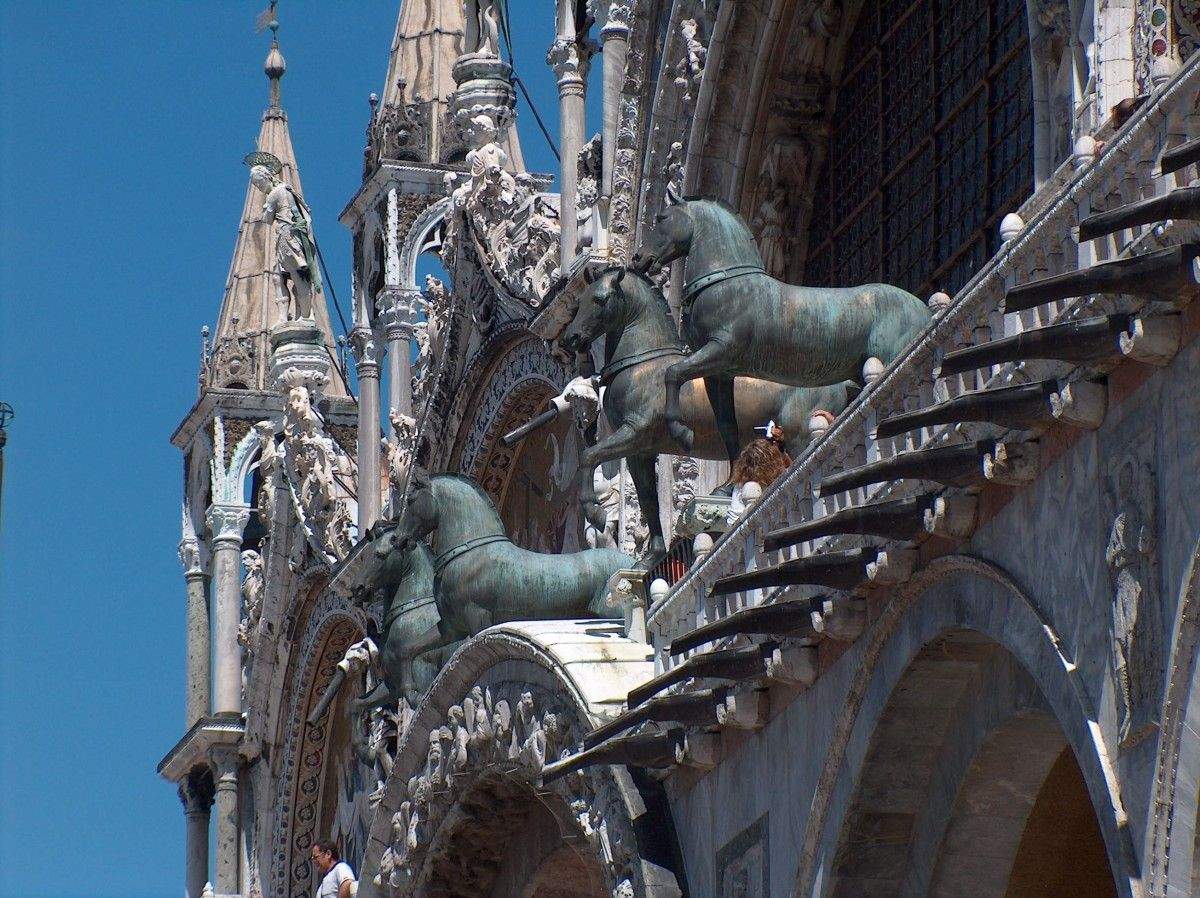 Detalle da fachada de san Marco