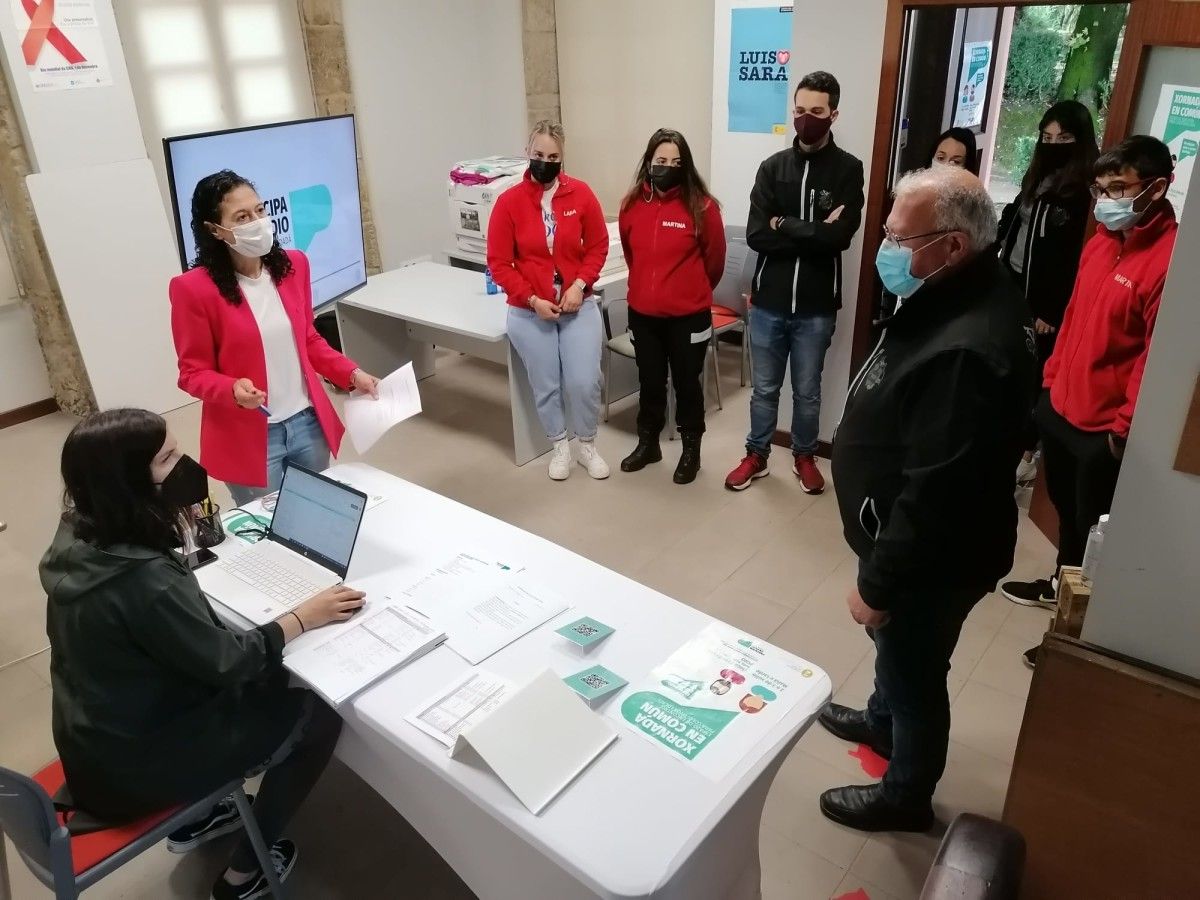 Silvia Díaz nun encontro con colectivos 