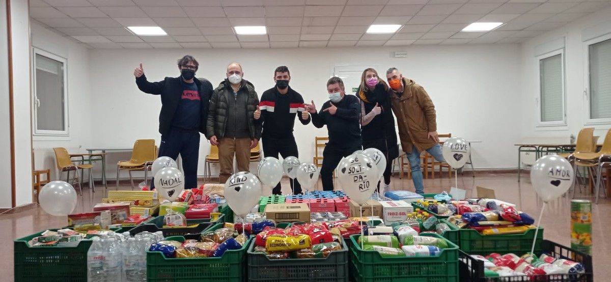 Recogida solidaria impulsada por Johnny Güimil en Barro