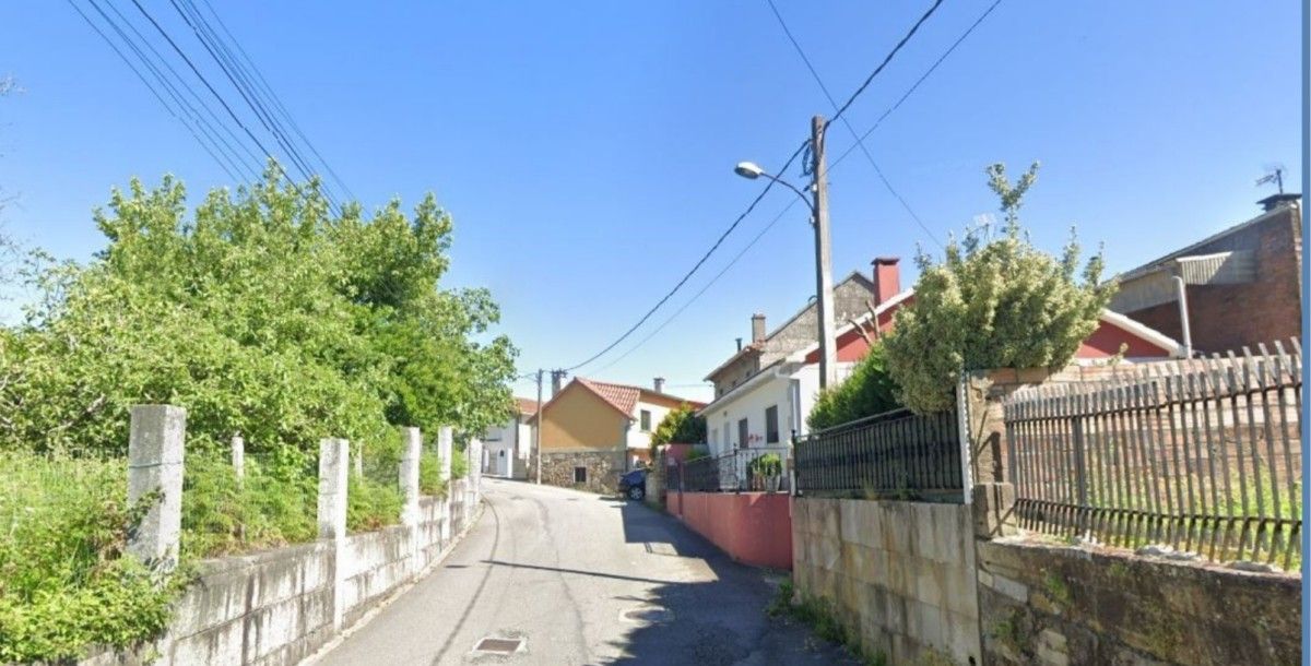 Un vial en la parroquia de Bértola