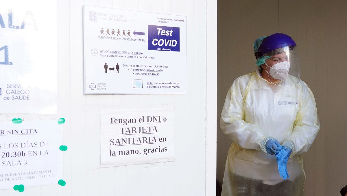 Caseta de test covid no lateral do Hospital Provincial