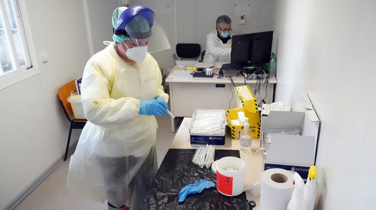Persoal que realiza probas PCR
