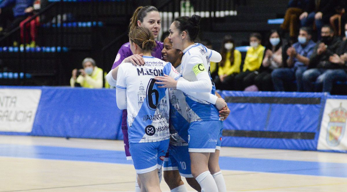 Partido de liga en A Raña entre Marín Futsal e Atlético Torcal