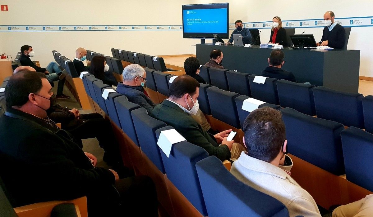 Paula Uría en un encuentro informativo en Pontevedra 