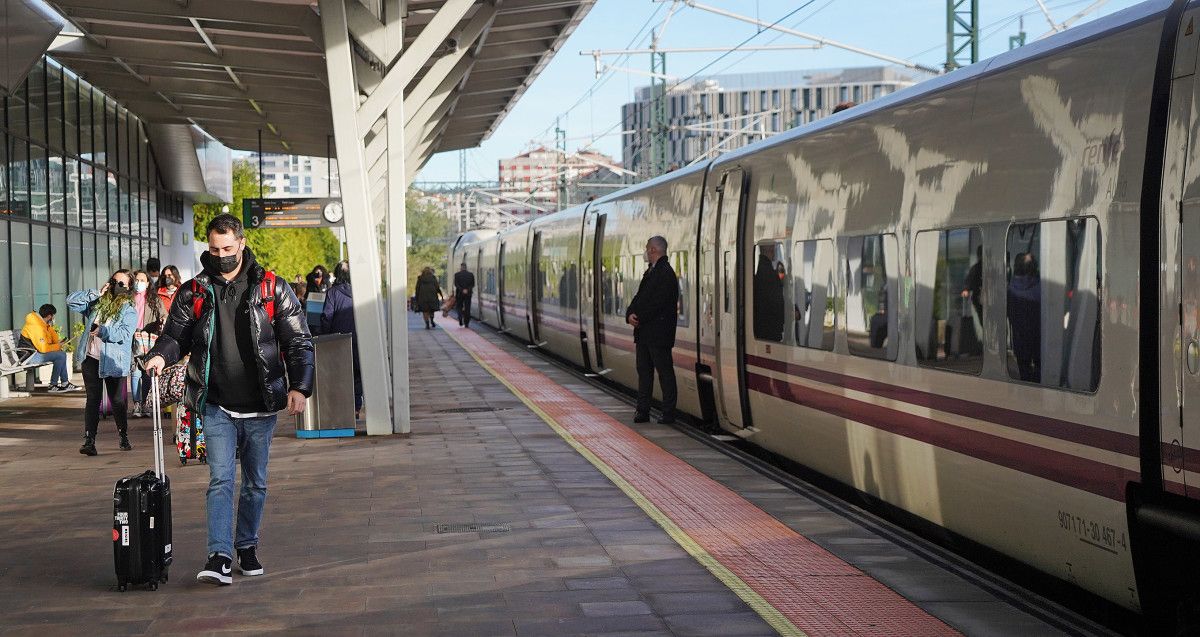 Primer tren con servizo AVE en chegar a Pontevedra