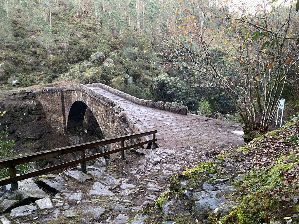 A ponte de Fentáns, tamén coñecida como A Ponte Nova o Ponte de San Xusto