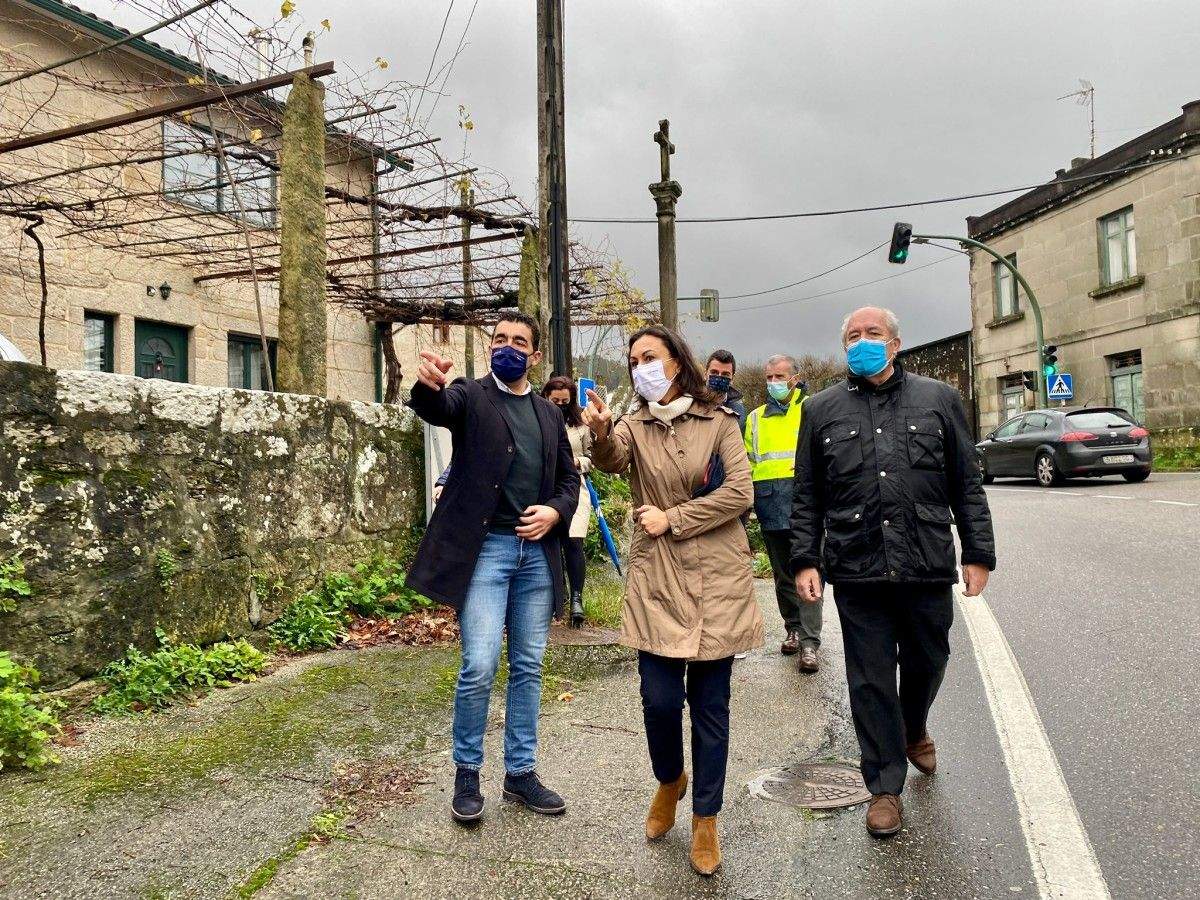 Visita á zona onde se construirá a senda peonil na PO-313 entre Pardavila e Cadro