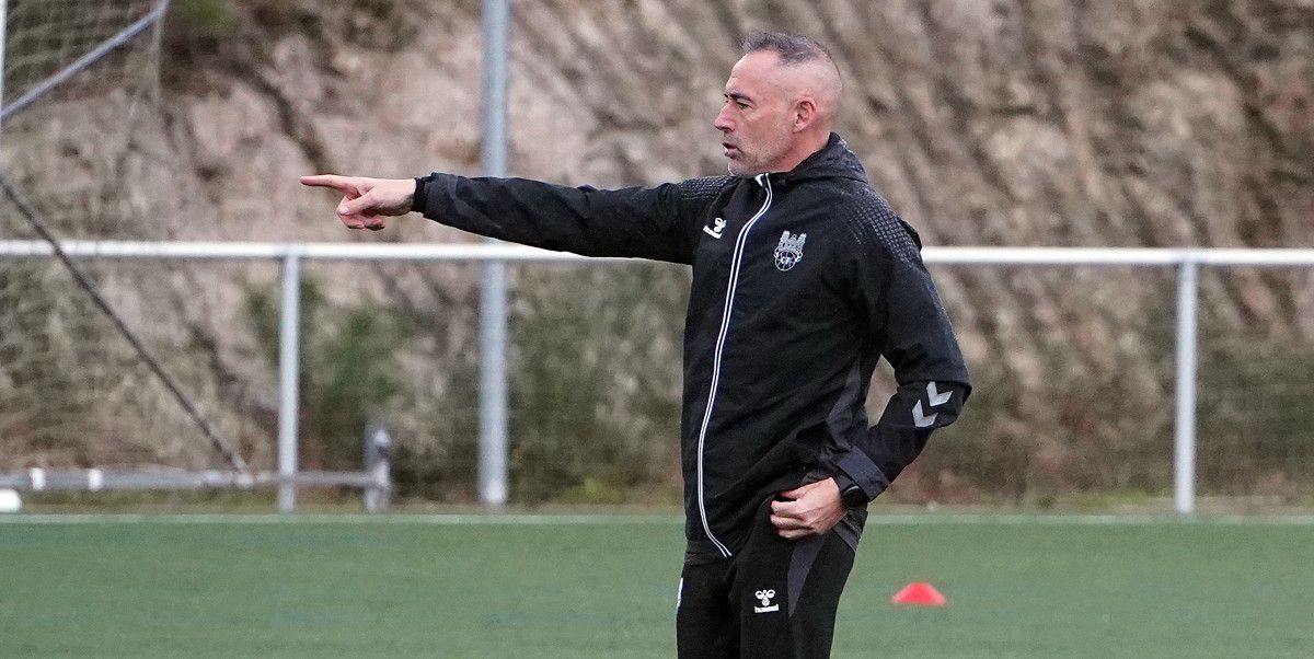 Ángel Rodríguez, nun adestramento do Pontevedra en Xeve