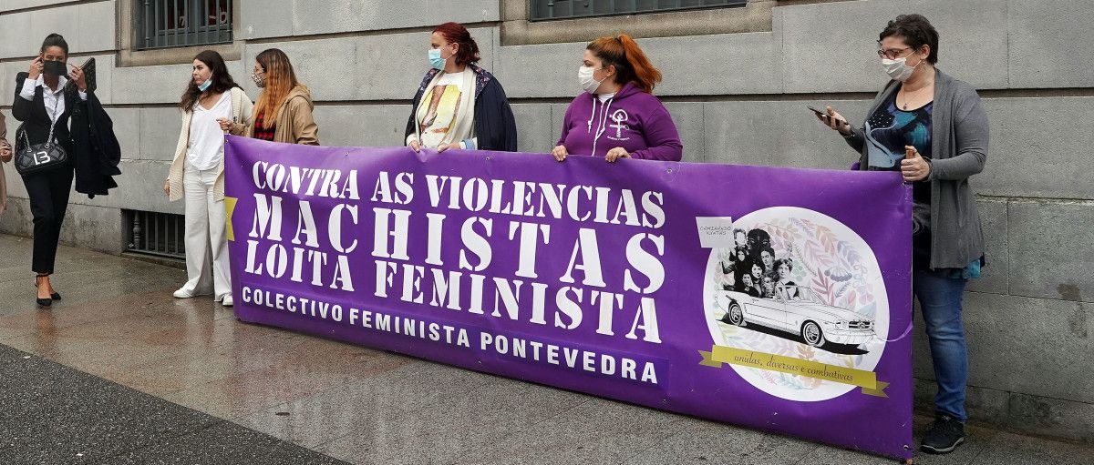 Concentracion feminista por un juicio de abusos