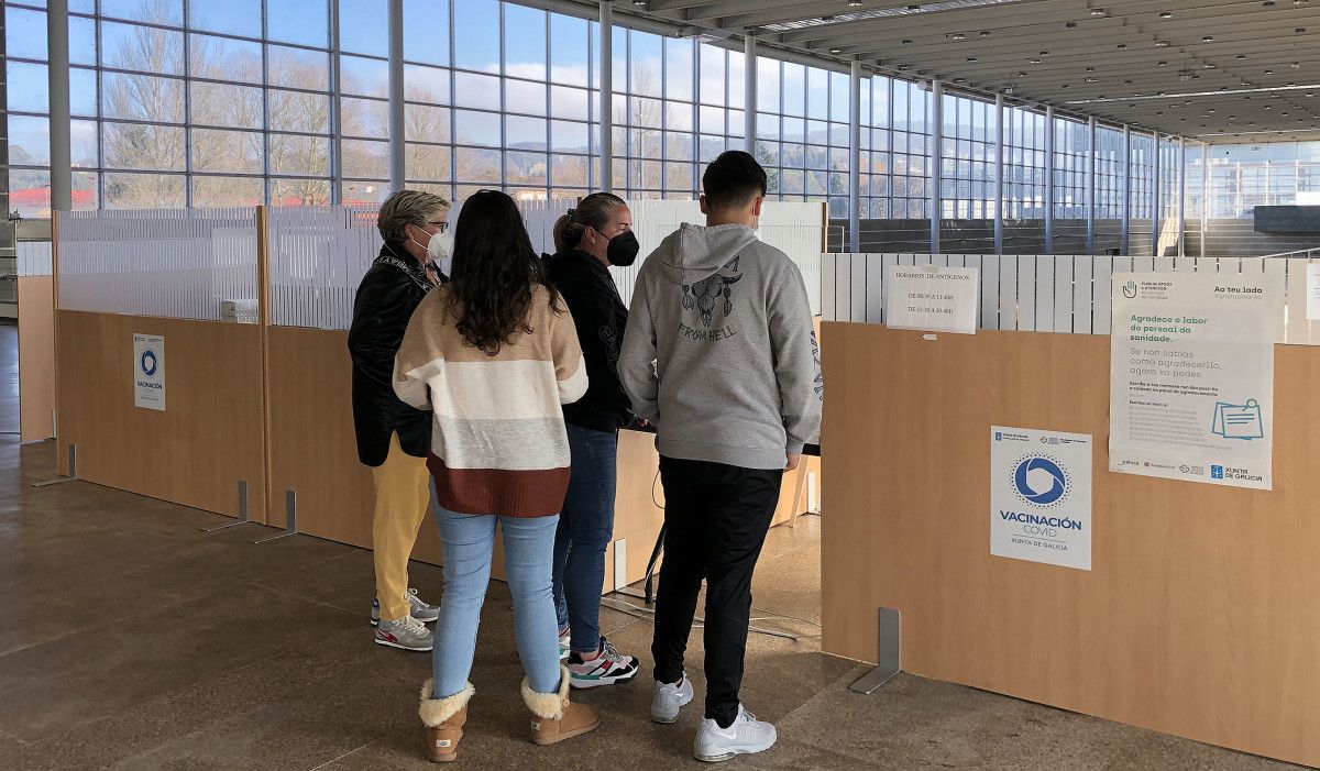 Punto de realización de test de antíxenos de saliva no Pazo da Cultura de Pontevedra