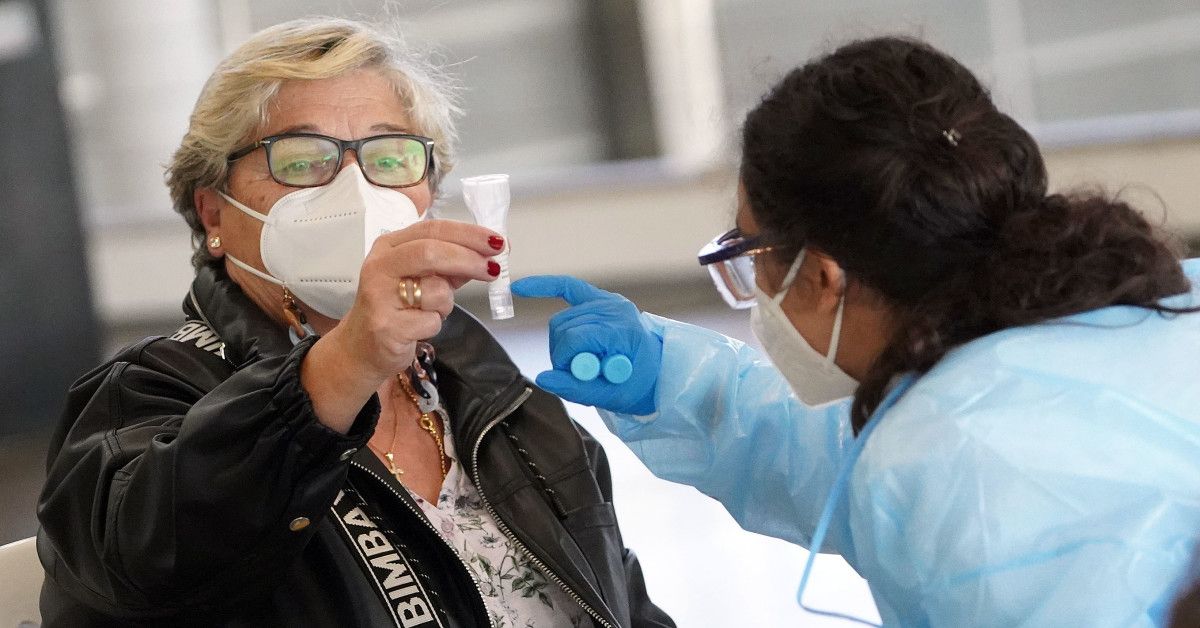 Punto de realización de test de antígenos de saliva en el Pazo da Cultura de Pontevedra