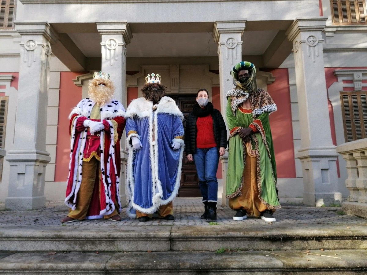 Os Reis Magos de Oriente con la concelleira de Cultura de Poio, Raquel Rodríguez